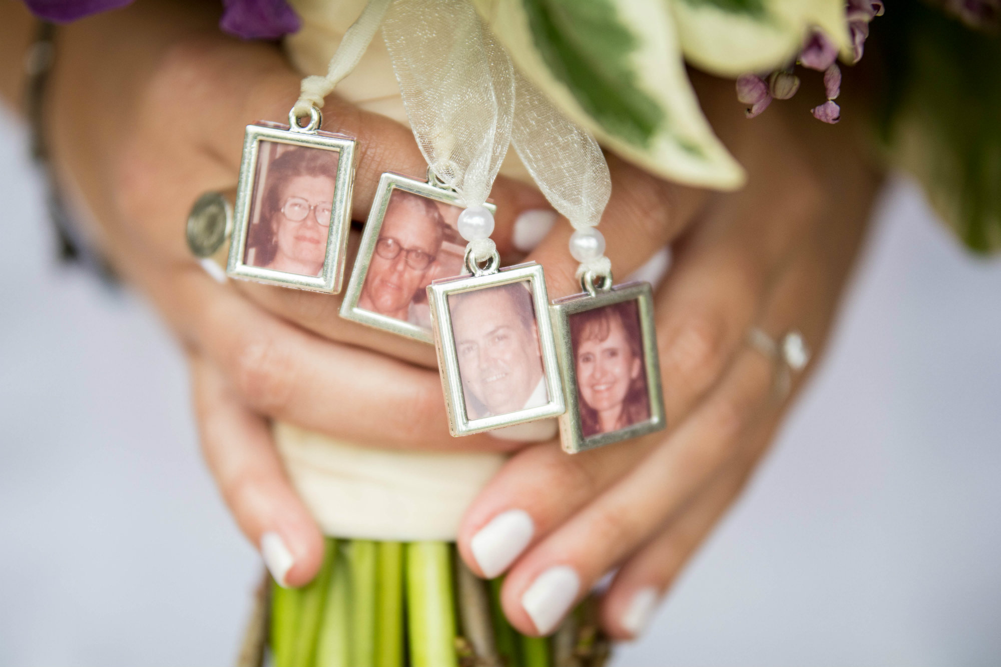 How to Honor Loved Ones Who Have Passed in Your Wedding Photos